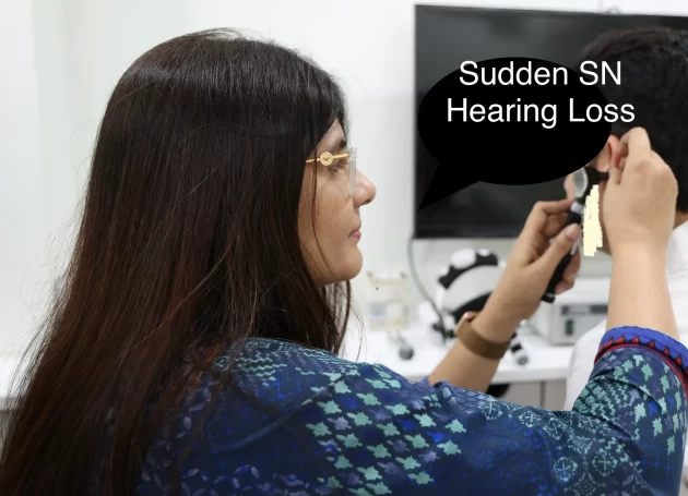 Dr Archana Jhawar, ENT doctor in Navi Mumbai examining a patient with sudden hearing loss